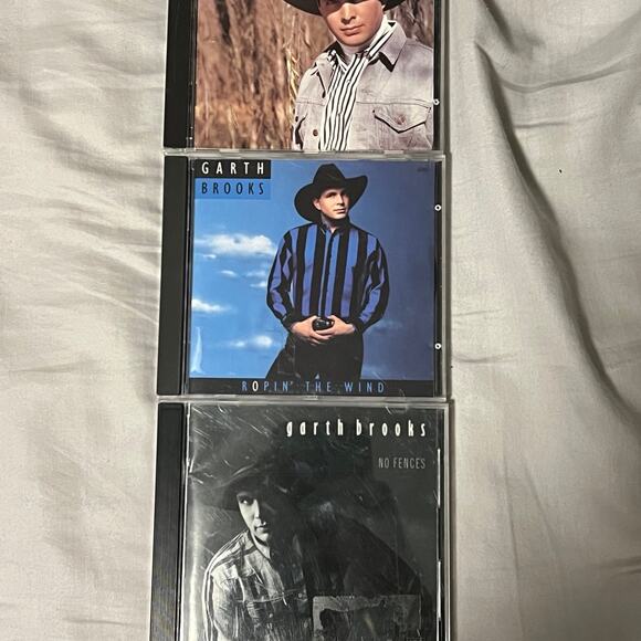 CDS Other - Garth Brooks Ropin' the Wind, No Fences, and Garth Brooks CDs Lot of 3